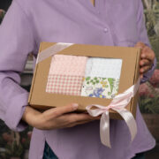 Σετ Δώρου με 2 Πετσέτες Κουζίνας – Pink - Image 4