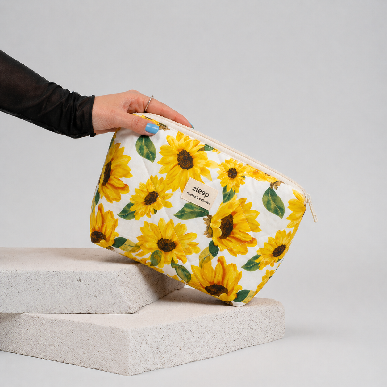 55a6a6f9-6346-4a9a-a8cf-169e00794d8b Sunflowers - Image 1